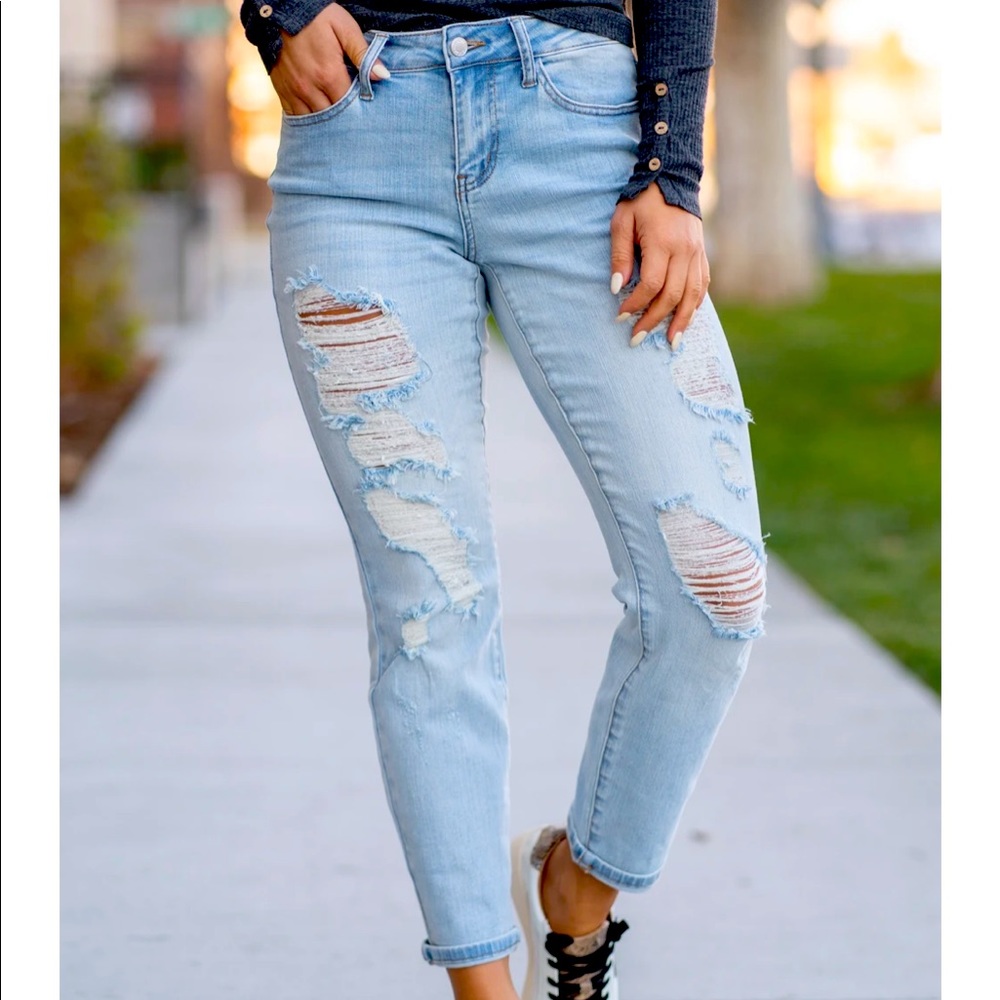 Judy Blue - Boyfriend - 18W-Light wash- Distressed
